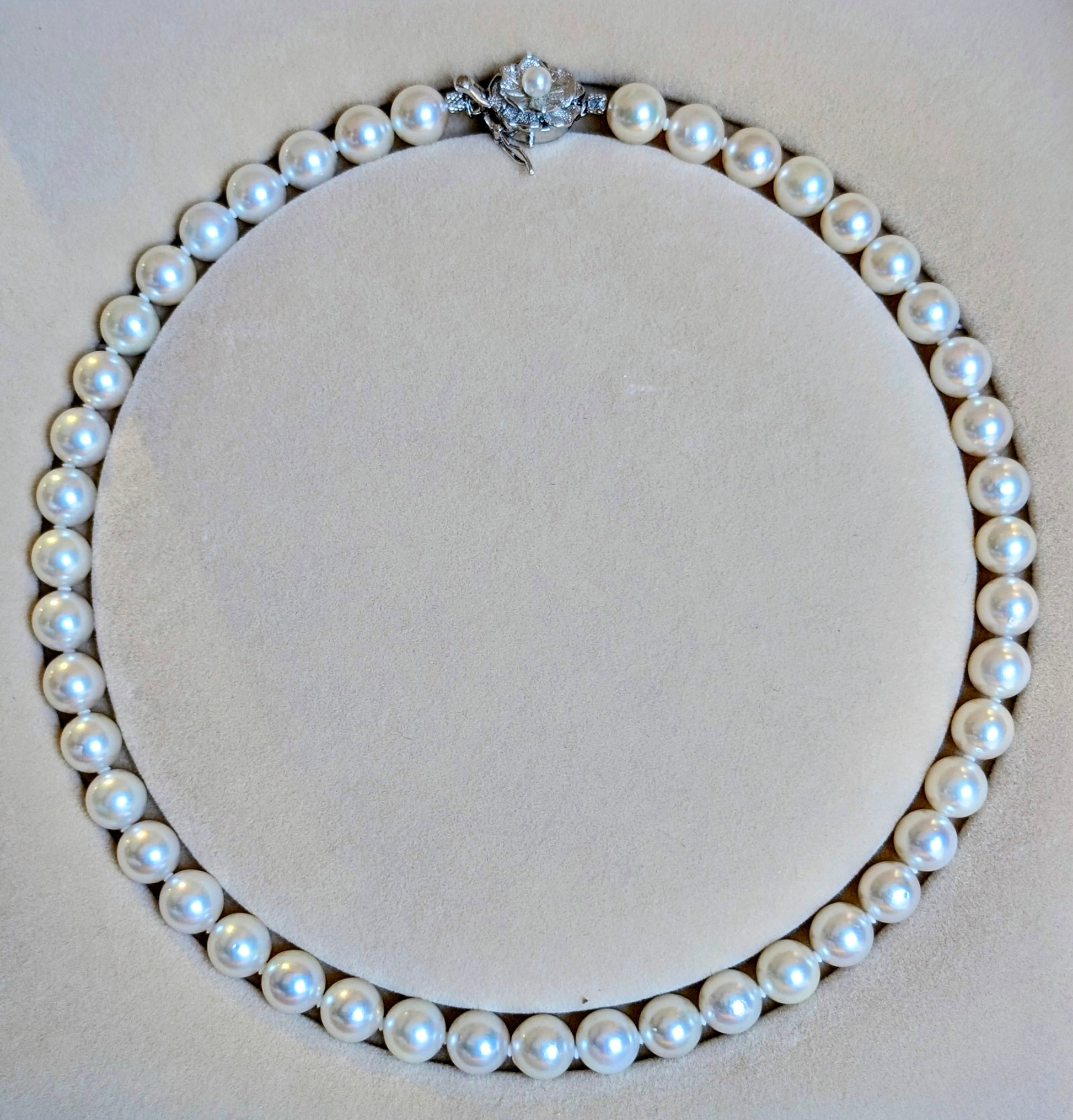 Akoya_Necklaec_-_Murun_Pearls[1].jpg