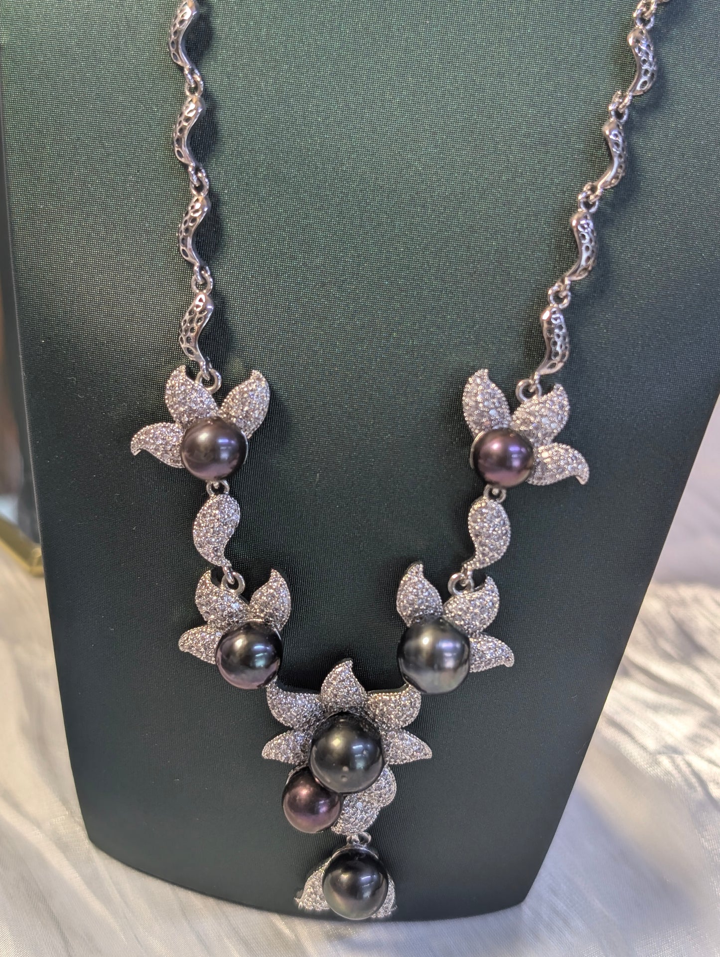 Luxury Black Pearl Necklace with Crystal Floral Design