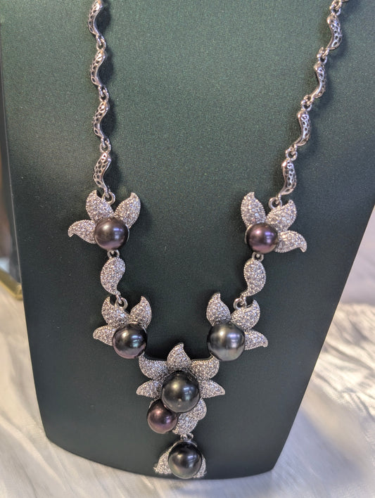 Luxury Black Pearl Necklace with Crystal Floral Design