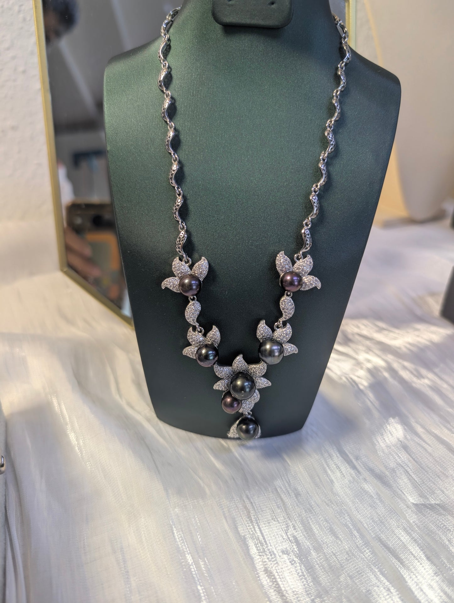 Luxury Black Pearl Necklace with Crystal Floral Design