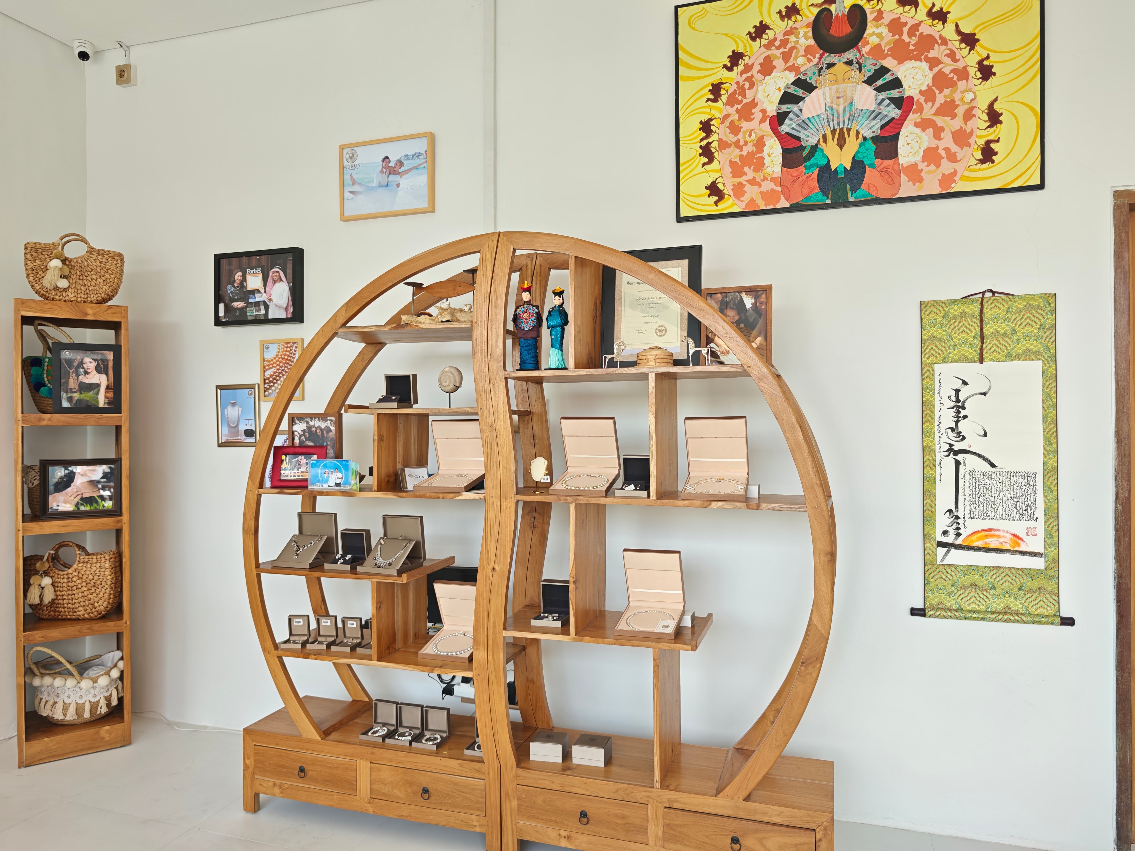 Murun Pearls Bali inside the store