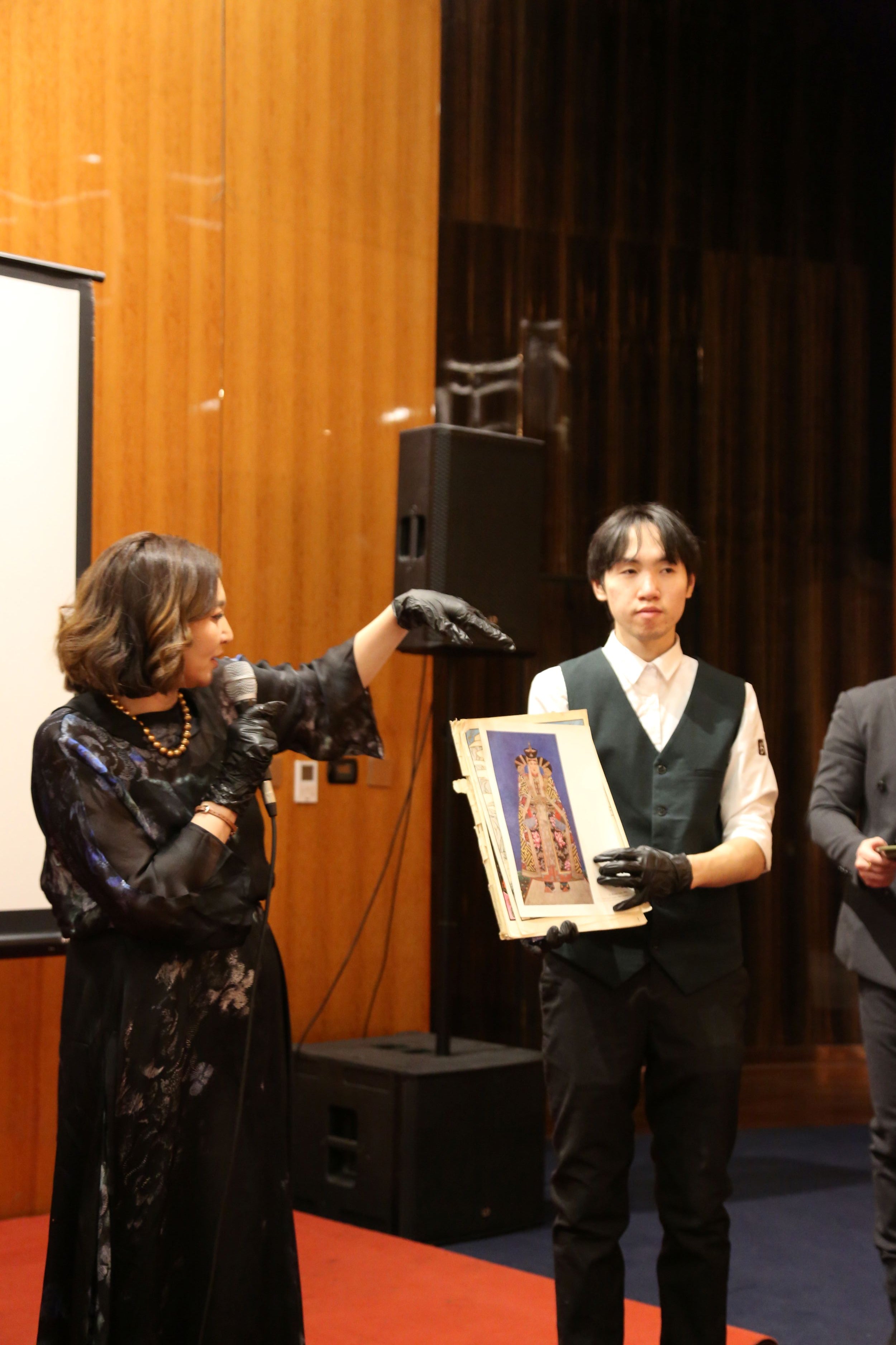 Sharing a historical manuscript referencing pearls with an audience